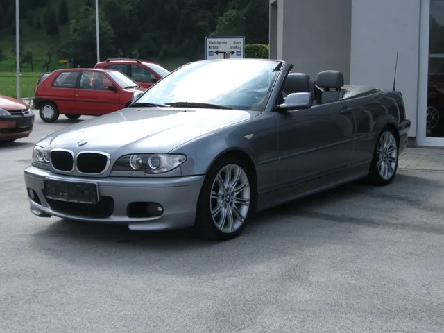 BMW Cabrio vor DENK-Automobile
